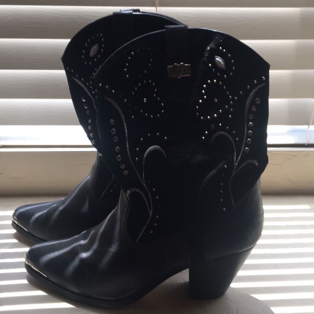 Pair of Dingo women’s black boots